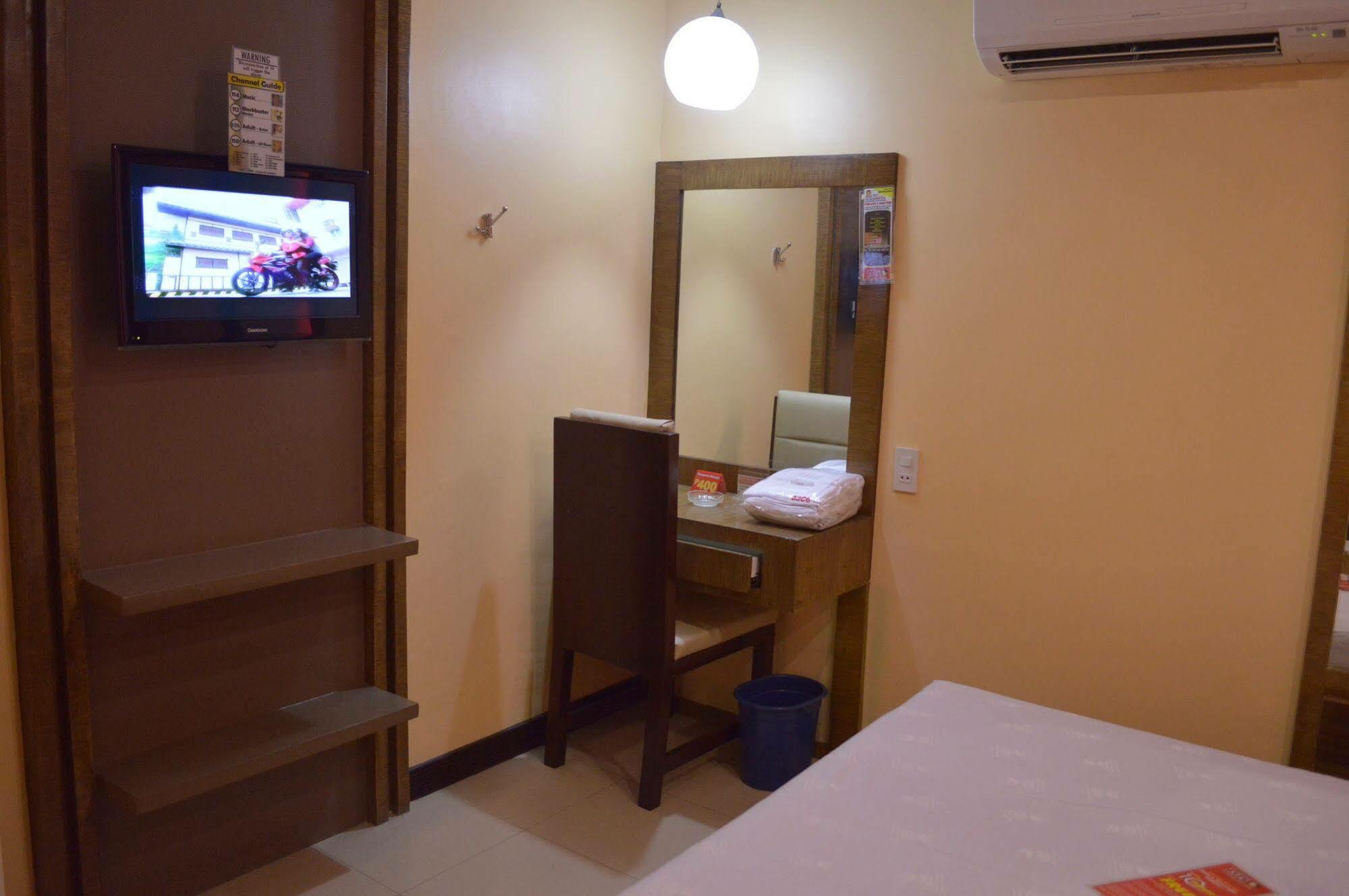 Hotel Sogo - Pasay Rotonda Exterior photo